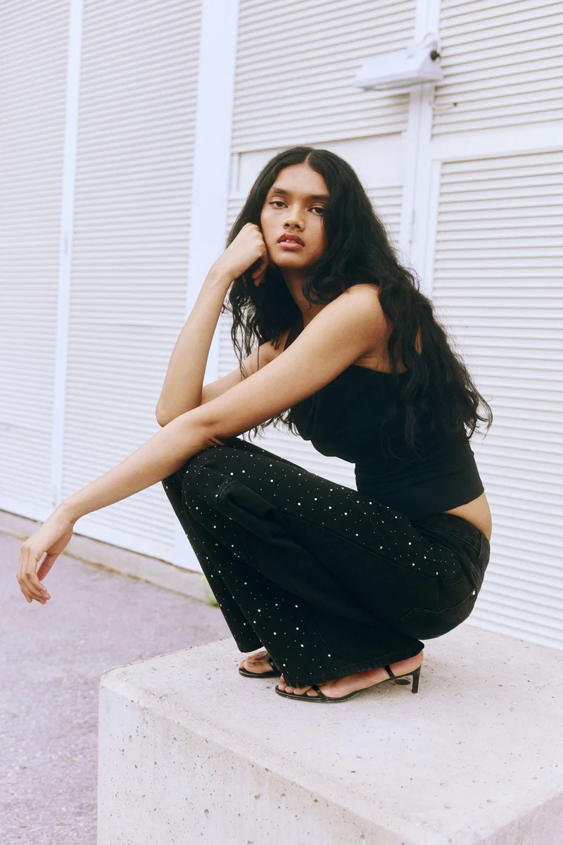 اتش اند ام جينز بخصر عالي وقصّة واسعة